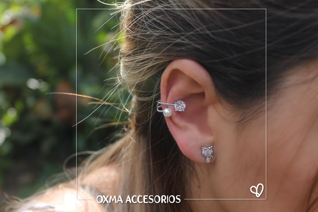 earcuff,circon perla plateada